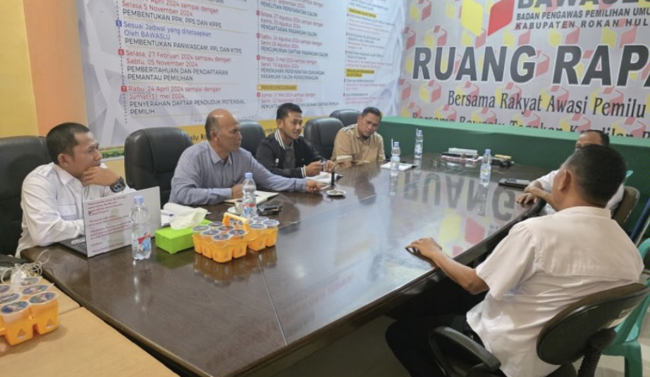 Rapat Internal Pimpinan Bawaslu Rohul