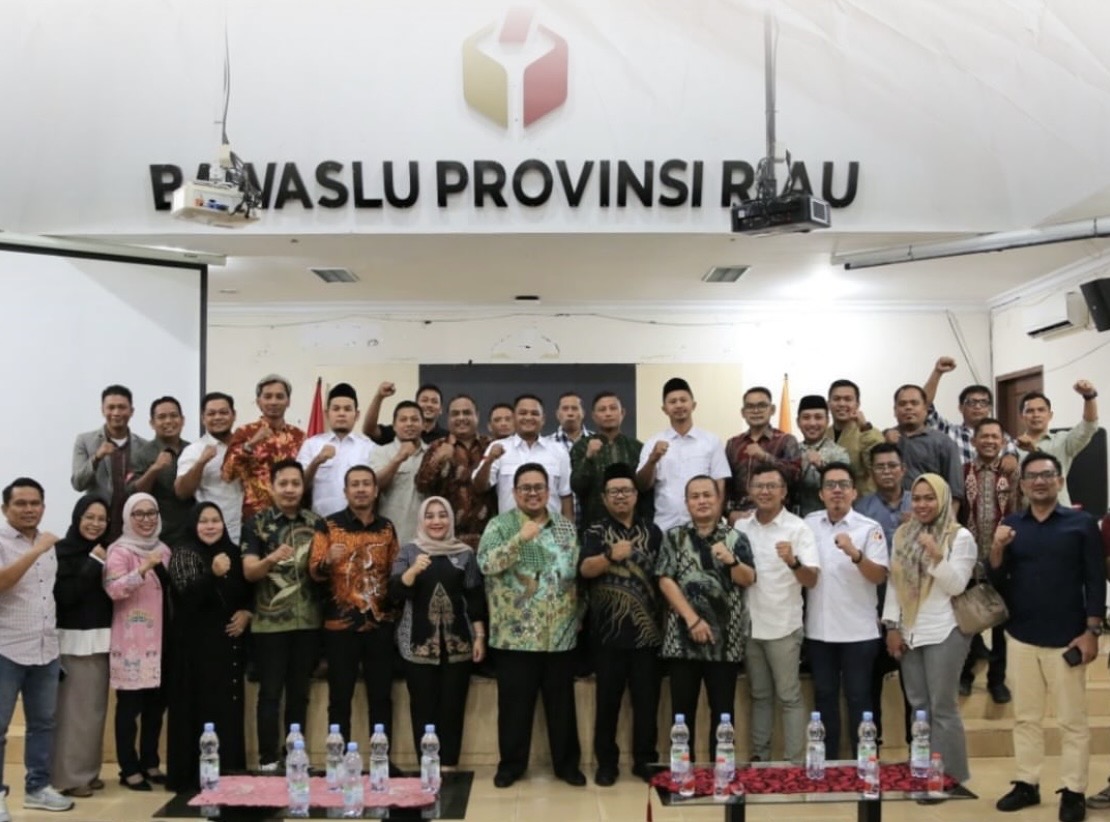 Rapat Konsolidasi Bawaslu Riau