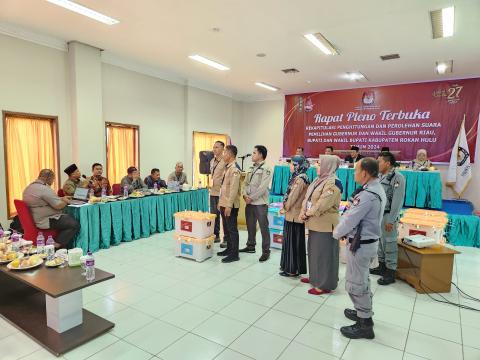 Rapat Pleno Terbuka Rekapitulasi Hasil Penghitungan Perolehan Suara pada Pilkada Serentak Tahun 2024, Selasa (3/12/2024)